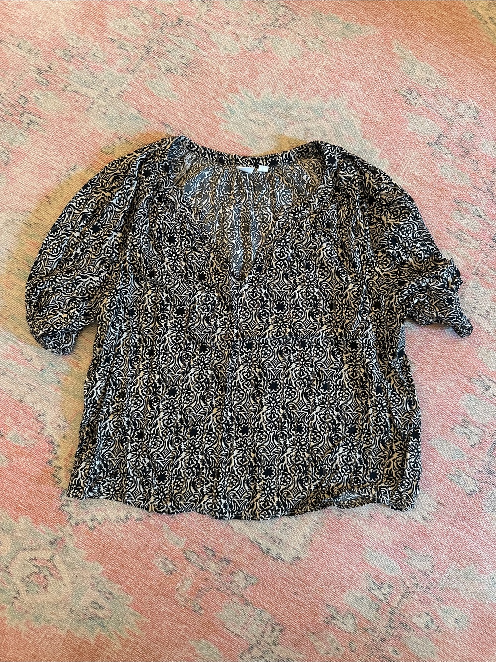 GAP Black and White Printed V-Neck Blouse